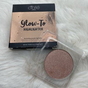 Ciaté glow-to illuminating powder highlighter